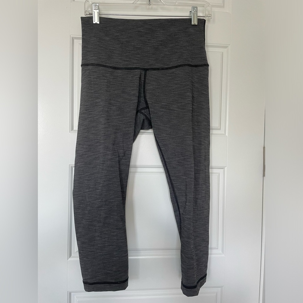 Lululemon grey heather 21” leggings.